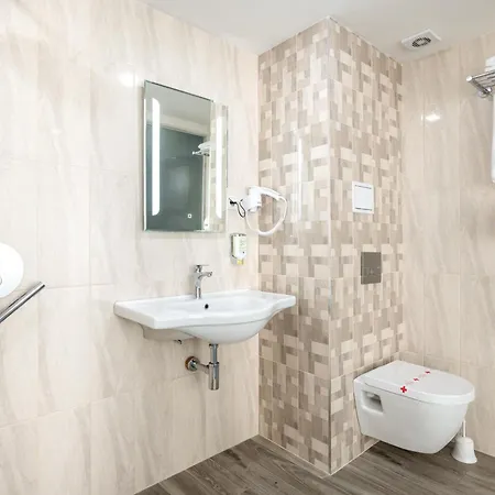Boutique 5 - Free Parking - Free Breakfast - Free Internet - Evse Hotel