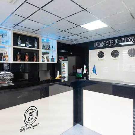 Hotel Boutique 5 - Free Parking - Free Breakfast - Free Internet - Evse
