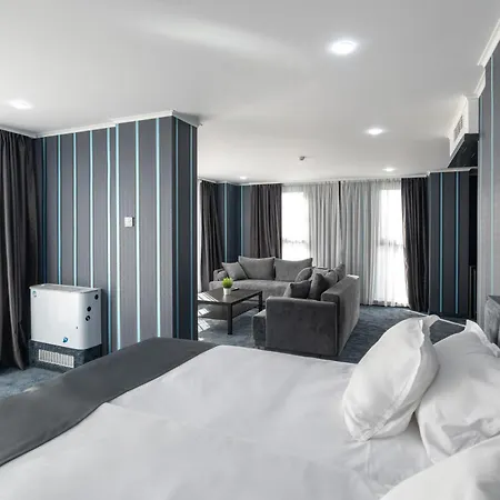 Boutique 5 - Free Parking - Free Breakfast - Free Internet - Evse فندق 3*