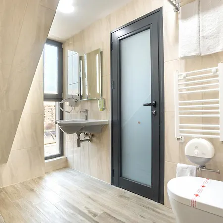 Boutique 5 - Free Parking - Free Breakfast - Free Internet - Evse Hotel Sofie
