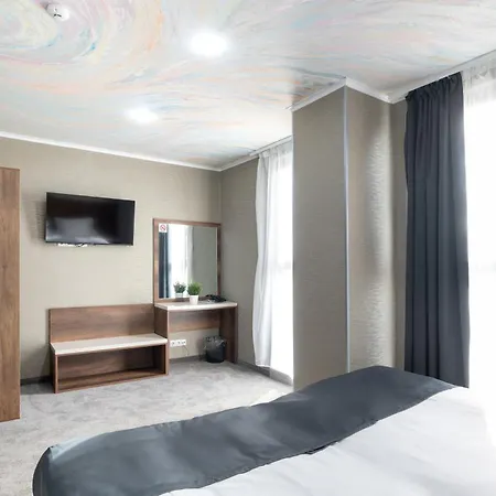 Hotel Boutique 5 - Free Parking - Free Breakfast - Free Internet - Evse 3*