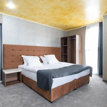 Hotel Boutique 5 - Free Parking - Free Breakfast - Free Internet - Evse