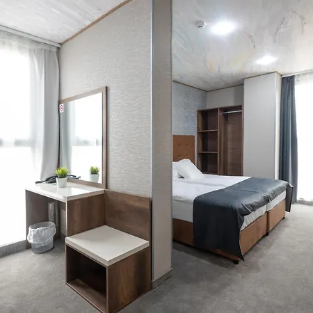 Boutique 5 - Free Parking - Free Breakfast - Free Internet - Evse فندق 3*