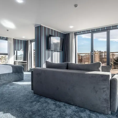 Hotel Boutique 5 - Free Parking - Free Breakfast - Free Internet - Evse 3*