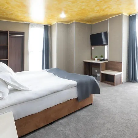 Boutique 5 - Free Parking - Free Breakfast - Free Internet - Evse