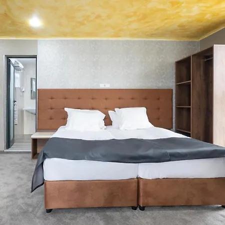 Boutique 5 - Free Parking - Free Breakfast - Free Internet - Evse 3*