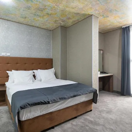 Boutique 5 - Free Parking - Free Breakfast - Free Internet - Evse Hotel