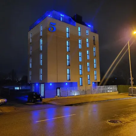 Hotel Boutique 5 - Free Parking - Free Breakfast - Free Internet - Evse