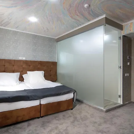 Boutique 5 - Free Parking - Free Breakfast - Free Internet - Evse 3*